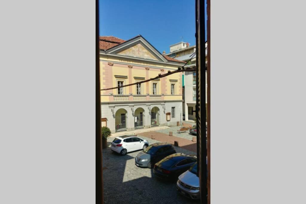 Dolce Eporedia Intero Alloggio Nel Centro Storico Ivrea Exteriör bild